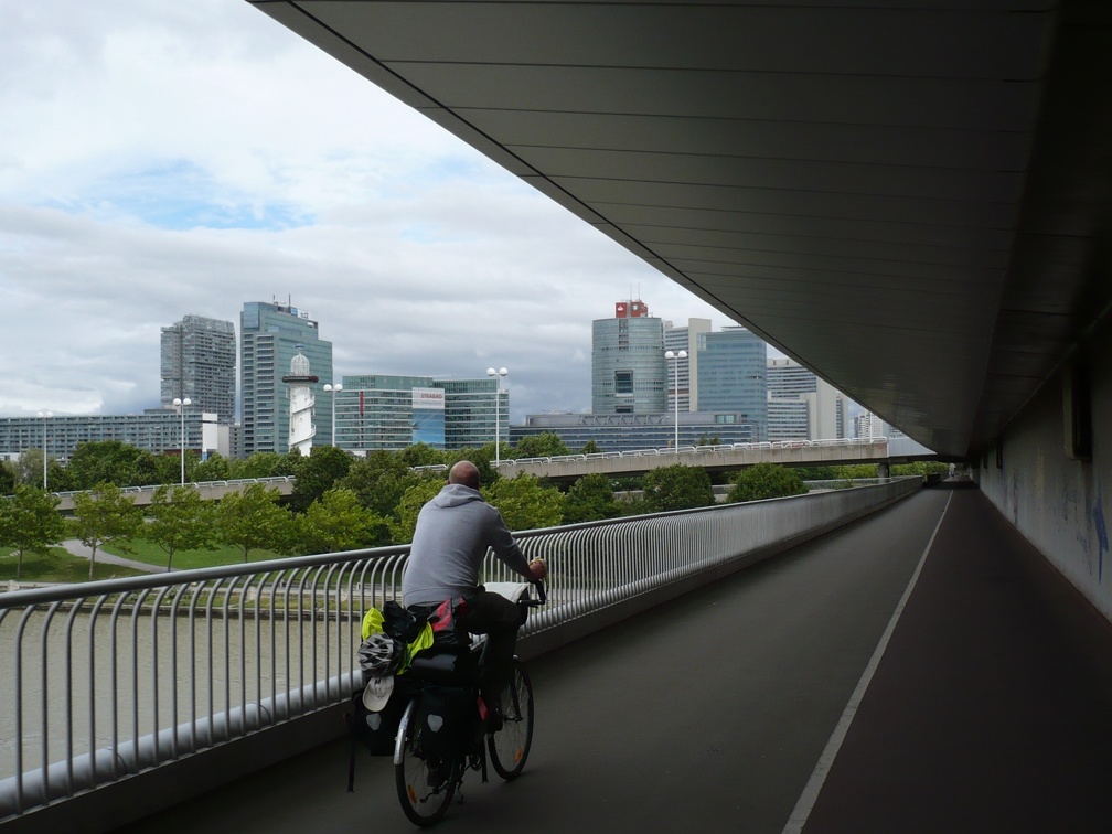 20100807-123626-LS60