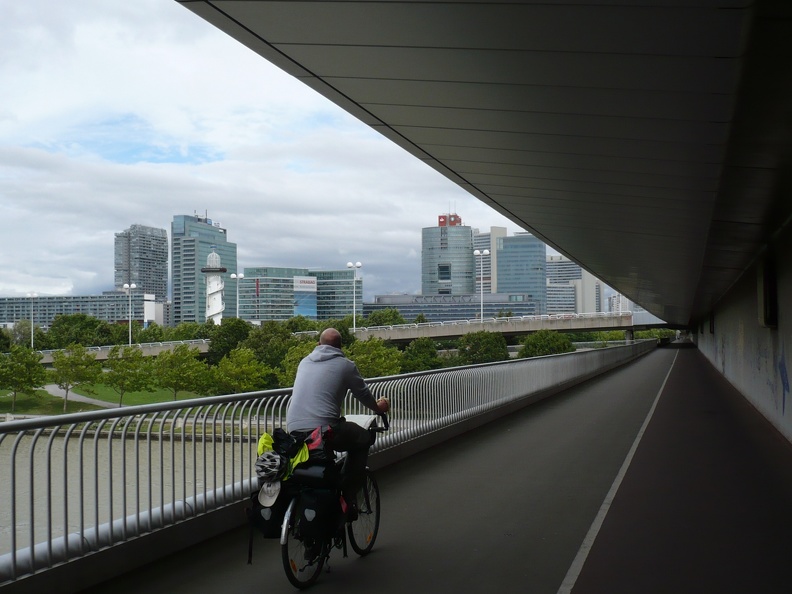 20100807-123626-LS60