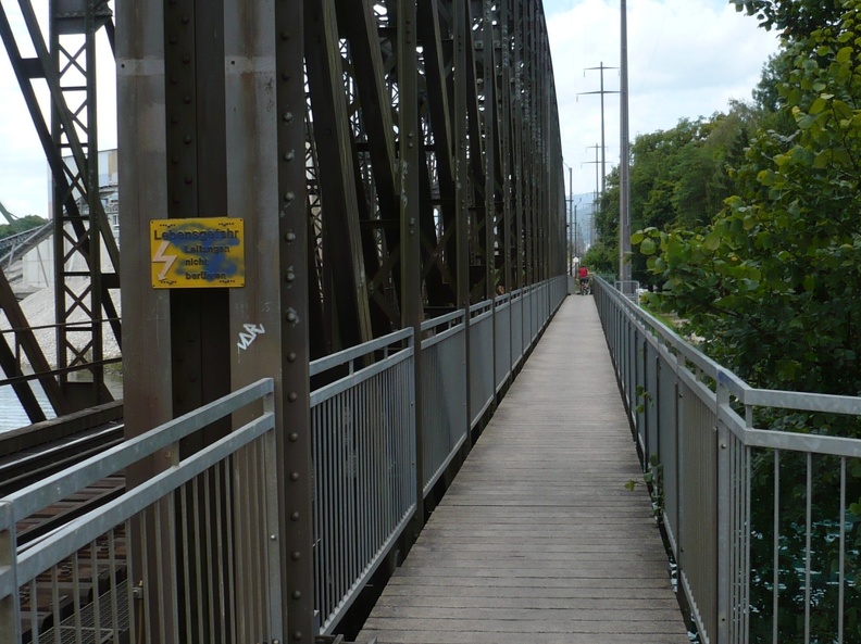 20090813-142525-LS60